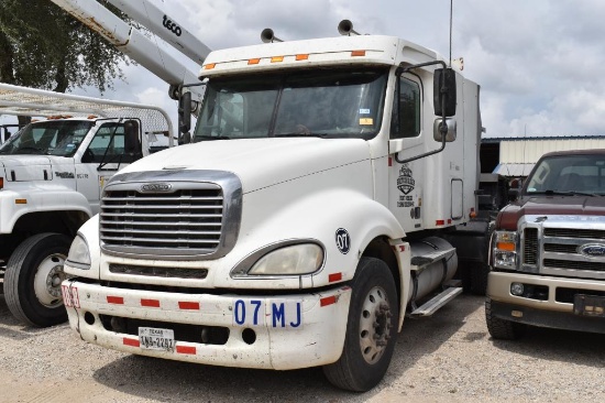 2005 FREIGHTLINER COLUMBIA TRUCK W/ WET KIT (NO DOOR KEY) (VIN # 1FUJA6CK25LU68117) (SHOWING APPX 83