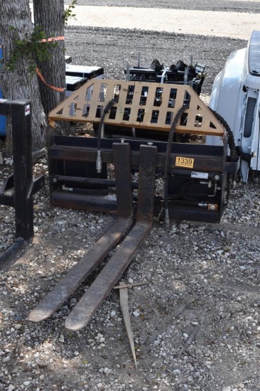 SKID STEER HYDRAULIC PALLET FORK