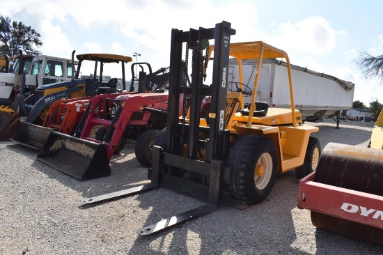 CLARK IT60 FORKLIFT (SERIAL # IT581-46-3281) (SHOWING APPX 6,918 HOURS, UP