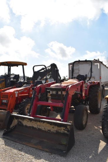 MAHINDRA 5530 TRACTOR W/ MAHINDRA LOADER (SERIAL # SMSTS1140) (SHOWING APPX