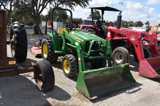 JD 3032E TRACTOR W/ JD 305 LOADER AND 5' SHREDDER 3PT (SERIAL # LV3032E2110