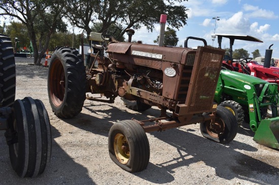 FARMAL 560 TRACTOR (NOT RUNNING) (SERIAL # 65284) (SHOWING APPX 3,120 HOURS