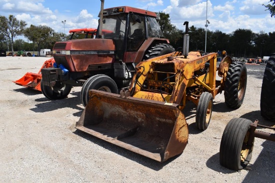 FORD 335 TRACTOR W/ LOADER (PUSH BUTTON) (SERIAL # 1170V17) (SHOWING APPX 2