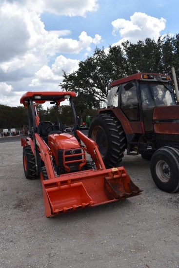 KUBOTA B26 TRACTOR W/ KUBOTA LH500 LOADER, AND BACKHOE W/ 3 BACKHOE BUCKETS