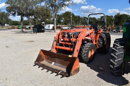 KUBOTA L3010 TRACTOR W/ KUBOTA LA482 LOADER (SERIAL # 81915) (SHOWING APPX