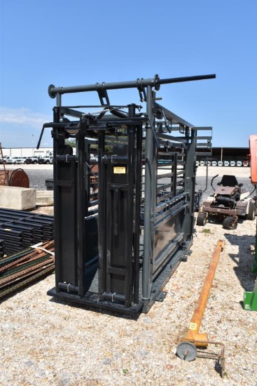 CATTLE SQUEEZE CHUTE