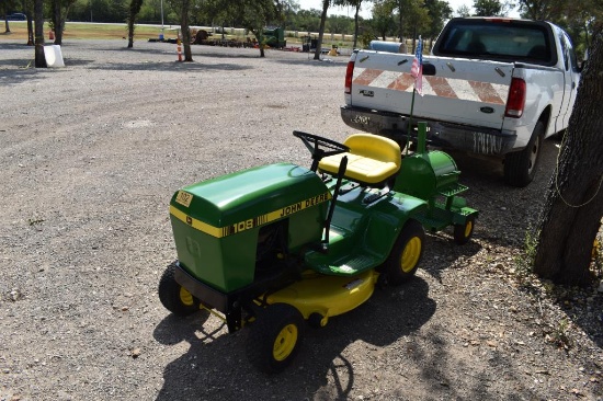 JD 108 RIDING MOWER W/ BBQ PIT (SERIAL # M00108X)