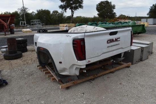 2025 GMC 1 TON PICKUP BED W/ W/ FRONT BUMPER AND GOOSENECK HITCH