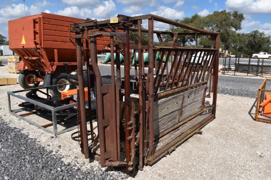 CATTLE SQUEEZE CHUTE