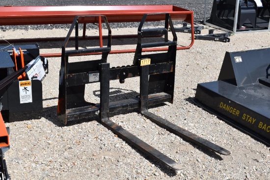 SKID STEER PALLET FORK
