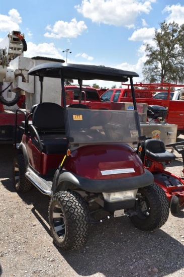 CLUB CAR ELECTRIC GOLF CART W/ CHARGER (SERIAL # PQ0442-451032) (K)