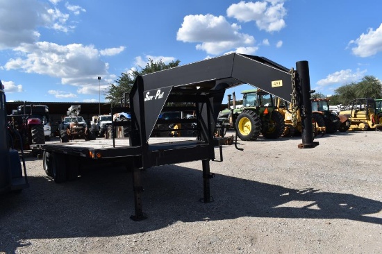 2017 16' + 8' HYDRAULIC DOVE GOOSENECK TRAILER (VIN # 1J9DG2424HJ143242) (T