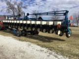 3600 Kinze 16/32 Vacuum Planter