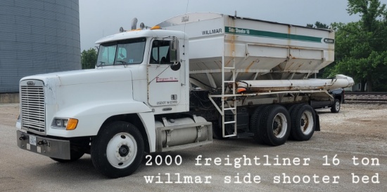 2000 Freightliner 16 ton Willmar Side Shooter Tender Truck