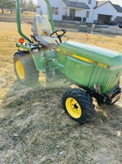 JD 855 Tractor