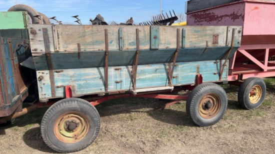 Wood Flare Box Wagon on Gear