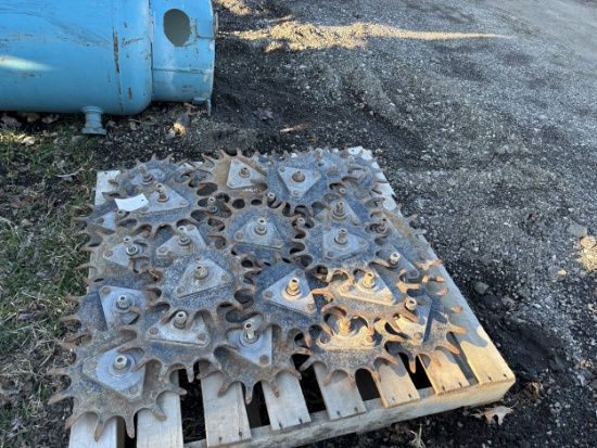 16 Spike Tooth Closing Wheels