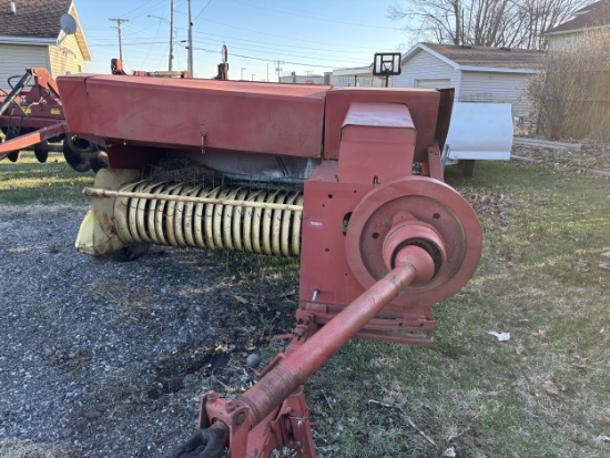 New Holland 276 Square Baler