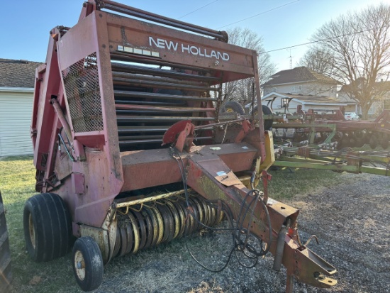 New Holland 851 Round Baler