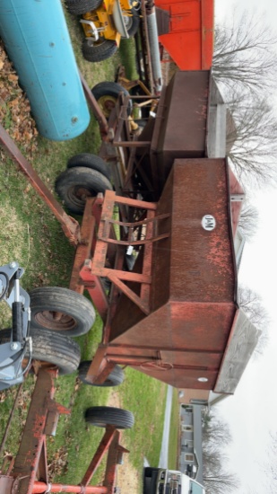 J&M Gravity Flow Wagon On Gear