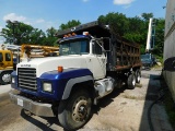 2001 Mack Dump Truck