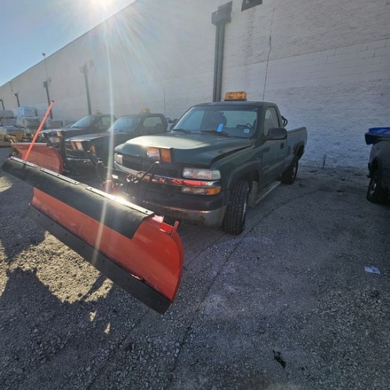 2002 Chevrolet 2500HD Truck w/Plow