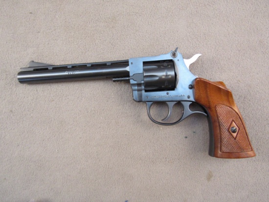 handgun: H&R Model 940, Revolver, .22, 10 shot, 6" barrel, S#AM32576
