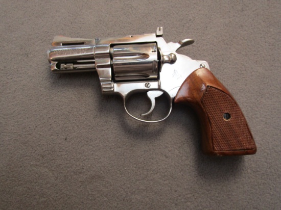 handgun: COLT Model Diamondback, Revolver, .38spl, 6 shot, 2.5" barrel, S#D47325
