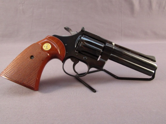 handgun: COLT Diamondback, Revolver, .38sp, 6 shot, 4" barrel, S#D86633
