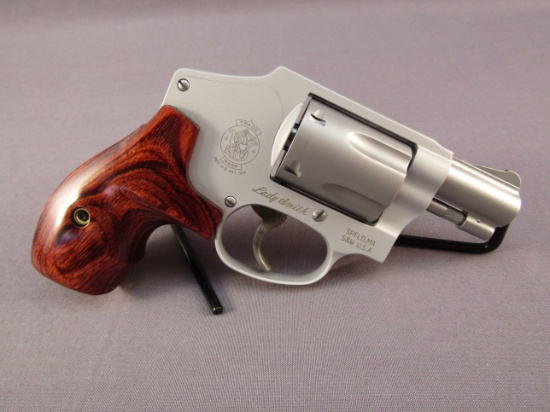 handgun: S&W Model 642 Lady Smith, Revolver, .38S&W, 5 shot, 2.2" barrel, S#DPN9121