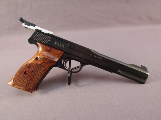 handgun: S&W Model 41, Semi-Auto Pistol, .22LR, 10 shot, 7" barrel, S#UBU1105