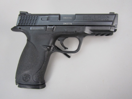 handgun: S&W Model M&P 40, Semi-Auto Pistol, .40S&W, 15 shot, 4 1/2" bbl, 7 1/2" overall, S#DWJ1116