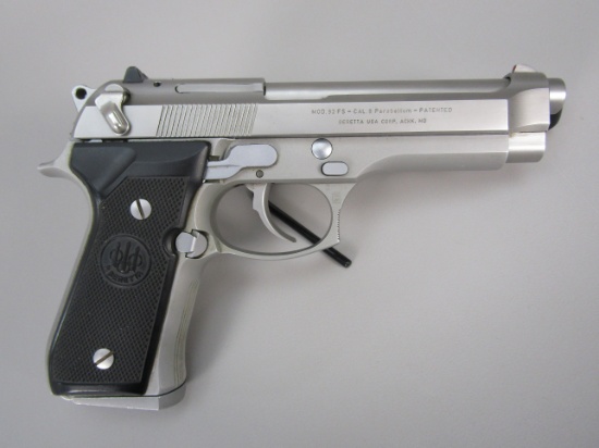 handgun: BERETTA Model 92 FS, Semi-Auto Pistol, 9mm, 15 shot, 4 3/4" bbl, 8 1/2" overall, S#L077762