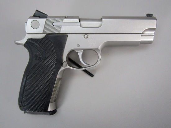 handgun: S&W Model 1076, Semi-Auto Pistol, 10mm, 9 shot, 4" barrel, 7 3/4" overall, S#THC6921