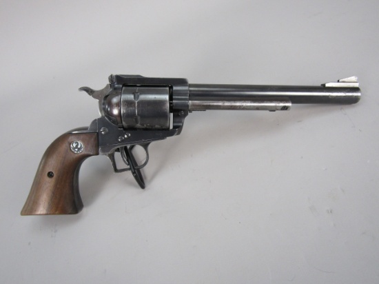 handgun: RUGER Model Super Blackhawk, Revolver, .44Mag, 6 shot, 7 1/2" barrel, 13" overall, S#821