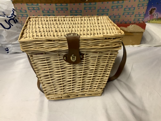 Deluxe Picnic Basket W/wine Holder