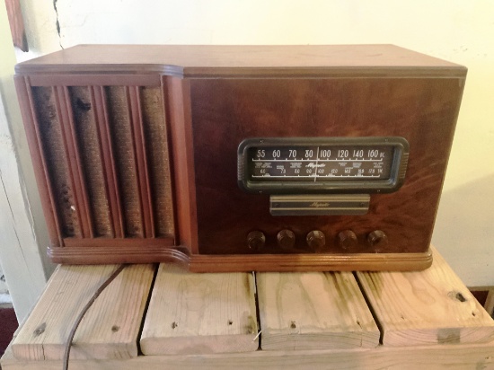 Vintage Majestic Tabletop Tube Radio
