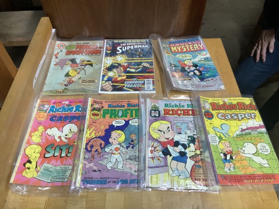 7 Vintage Comic Books- 5 Richie Rich around 1975