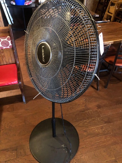 4 foot tall Lasko plastic fan