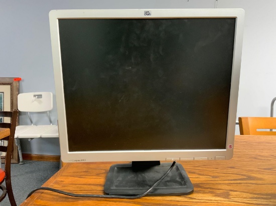 HP 19" Computer Monitor Believed to be in working condition, but cannot guarantee condition