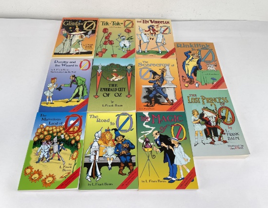 Collection of Paperback Wizard Of Oz Books