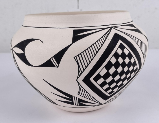 Acoma Pueblo Indian Pottery Pot Vase Sanchez