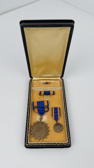 WW2 US Army Air Medal 2 Oak Leak Clusters