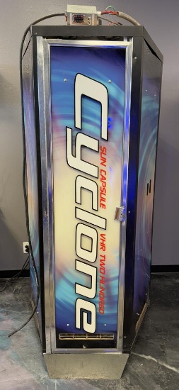 Cyclone Sun Capsule VHR Two Hundred Tanning Bed
