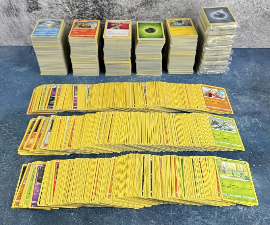 Collection of 2800 Bulk Pokemon Cards