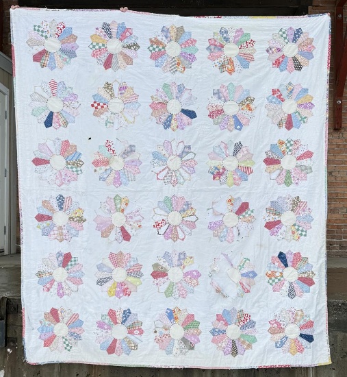Antique Dresden Plate Pattern Quilt
