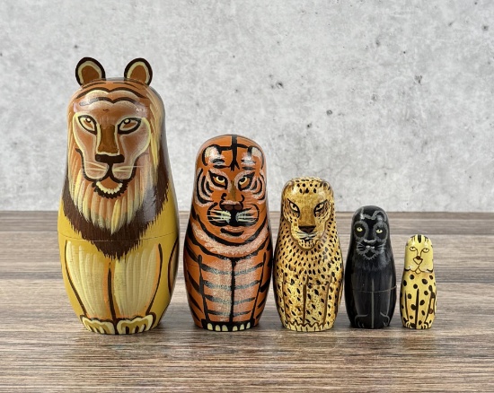 Traditional Russian Matryoshka Nesting Doll Set