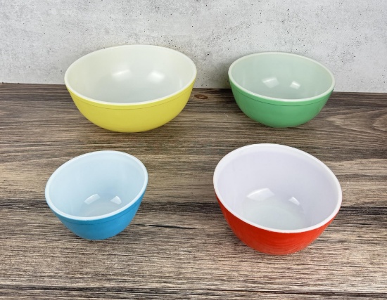 Pyrex Primary Colors Mixing Bowl Set
