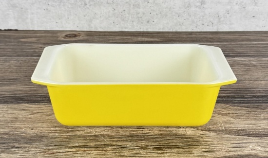 Pyrex 913 Yellow Loaf Pan