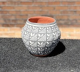R. Star Vincente Acoma Pueblo Seed Pot